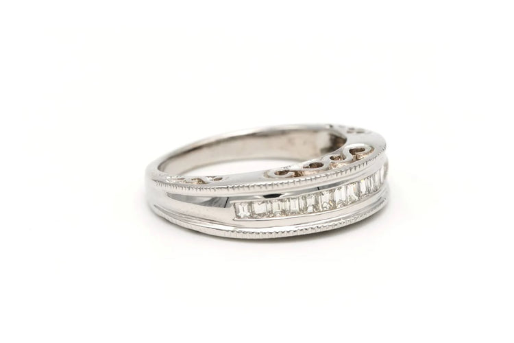 Bague 53 Bague contemporaine en or blanc 18 carats sertie de diamants 58 Facettes 19457