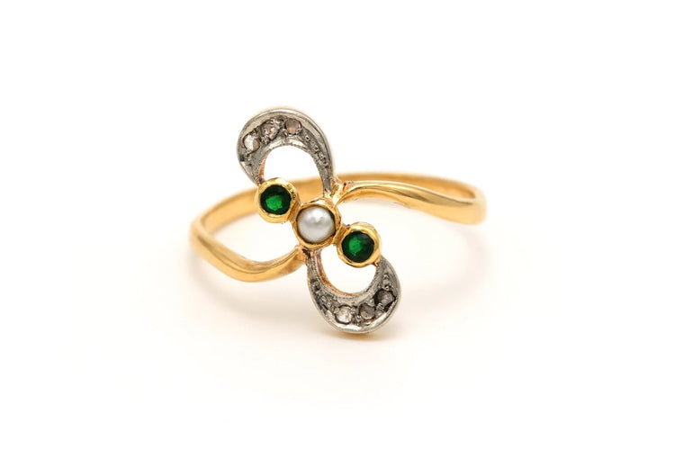 Bague 57 Bague Art nouveau en or jaune et blanc 18 carats, perle, émeraudes et diamants 58 Facettes 22502