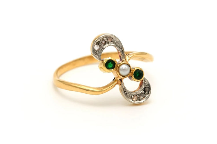 Bague 57 Bague Art nouveau en or jaune et blanc 18 carats, perle, émeraudes et diamants 58 Facettes 22502
