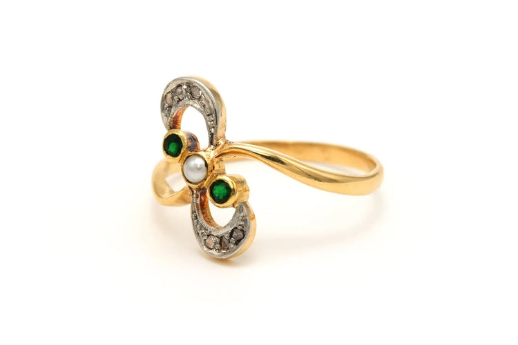 Bague 57 Bague Art nouveau en or jaune et blanc 18 carats, perle, émeraudes et diamants 58 Facettes 22502