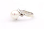 Bague 52 Bague années 70 en or blanc 18 carats avec perle et diamants 58 Facettes 19113