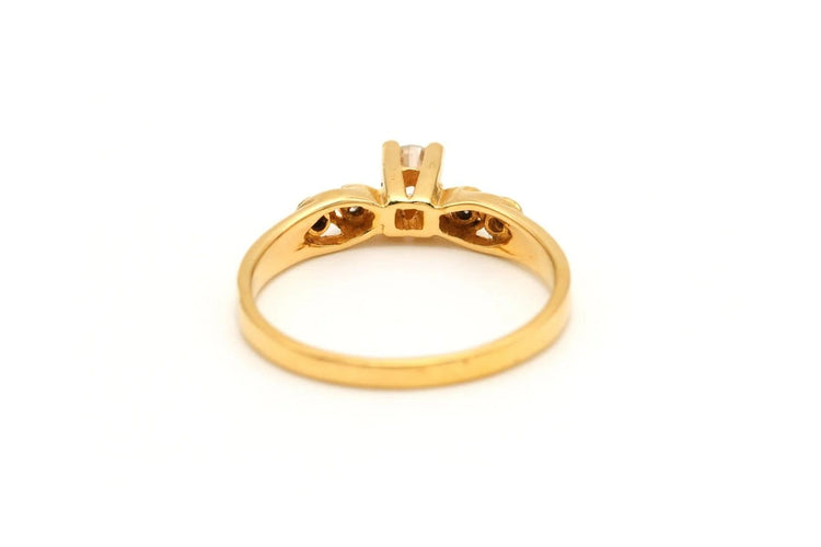 Bague 50 Bague contemporaine en or jaune 18 carats et diamants 58 Facettes 18667