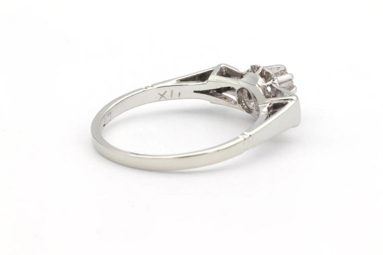 Bague 51 Bague Art déco en or blanc 18 carats sertie d’un diamant 58 Facettes 22911