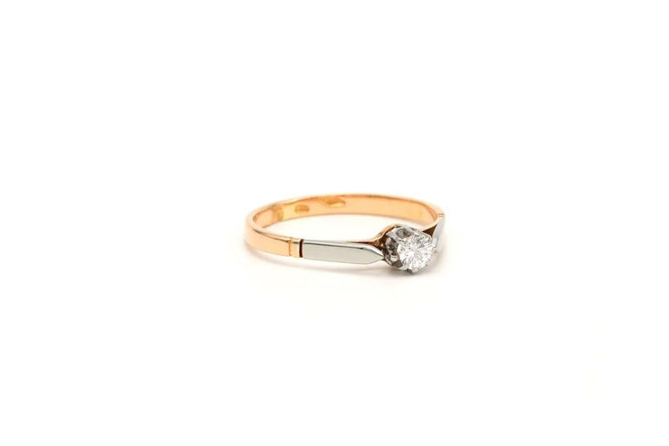 Bague 52 Bague Art déco en or jaune et blanc 18 carats sertie d’un diamant 58 Facettes 22565