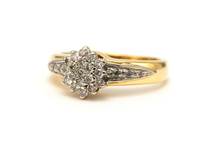 Bague 50 Bague contemporaine en or jaune 18 carats sertie de diamants 0,25 ct 58 Facettes 19454