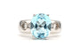 Bague 53 Bague contemporaine en or blanc 18 carats, topaze et diamants taille brillant 58 Facettes 23010