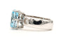 Bague 53 Bague contemporaine en or blanc 18 carats, topaze et diamants taille brillant 58 Facettes 23010