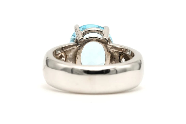 Bague 53 Bague contemporaine en or blanc 18 carats, topaze et diamants taille brillant 58 Facettes 23010