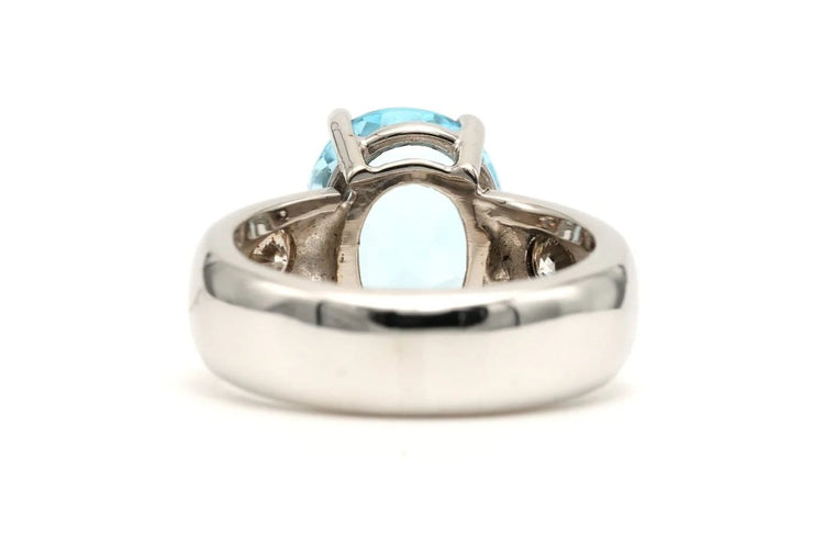 Bague 53 Bague contemporaine en or blanc 18 carats, topaze et diamants taille brillant 58 Facettes 23010