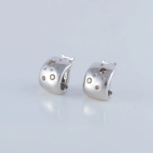 Boucles d'oreilles Poiray - Boucles d’oreilles en or blanc et diamants bruns 58 Facettes