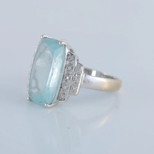 Bague 54 Bague en or blanc 18K avec aigue-marine et diamants 58 Facettes