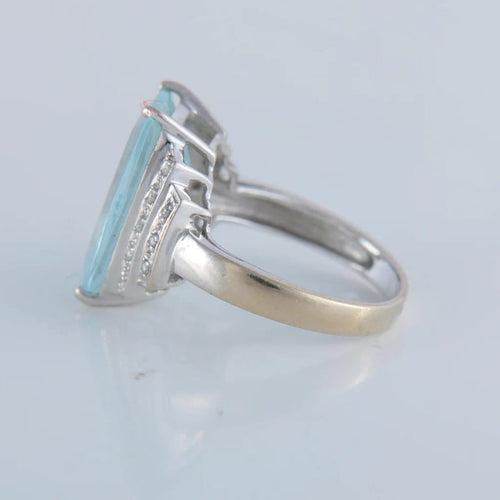 Bague 54 Bague en or blanc 18K avec aigue-marine et diamants 58 Facettes