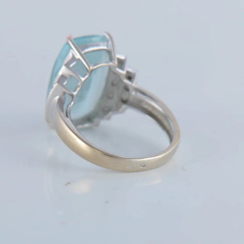 Bague 54 Bague en or blanc 18K avec aigue-marine et diamants 58 Facettes