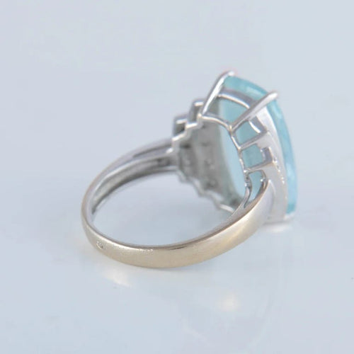 Bague 54 Bague en or blanc 18K avec aigue-marine et diamants 58 Facettes