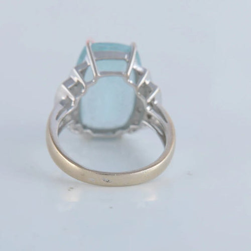 Bague 54 Bague en or blanc 18K avec aigue-marine et diamants 58 Facettes