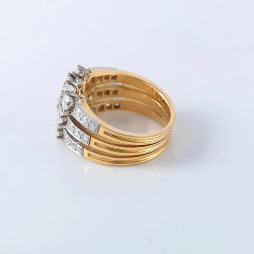 Bague 53 Bague trois rangs en or jaune 18 ct et diamants 58 Facettes