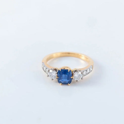 Bague 57 Bague en or avec saphir et diamants 58 Facettes