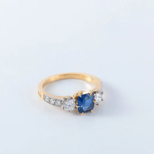 Bague 57 Bague en or avec saphir et diamants 58 Facettes