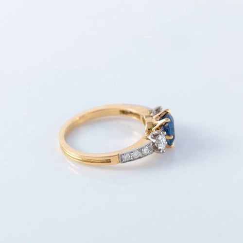 Bague 57 Bague en or avec saphir et diamants 58 Facettes