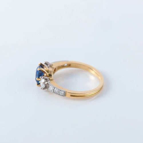 Bague 57 Bague en or avec saphir et diamants 58 Facettes