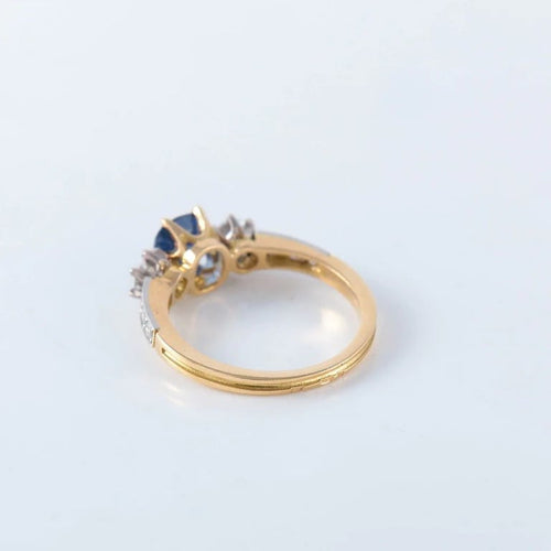 Bague 57 Bague en or avec saphir et diamants 58 Facettes