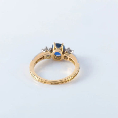 Bague 57 Bague en or avec saphir et diamants 58 Facettes