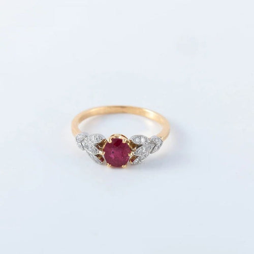 Bague 52 Bague en or jaune 18 ct avec rubis et diamants 58 Facettes