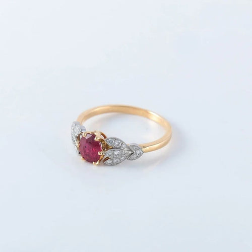 Bague 52 Bague en or jaune 18 ct avec rubis et diamants 58 Facettes