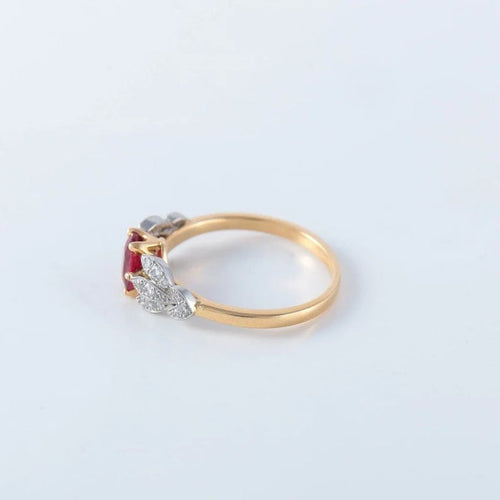 Bague 52 Bague en or jaune 18 ct avec rubis et diamants 58 Facettes