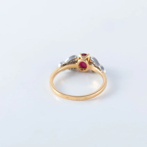Bague 52 Bague en or jaune 18 ct avec rubis et diamants 58 Facettes