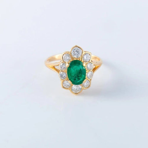 Bague 53 Bague en or jaune 18 ct avec émeraude et diamants 58 Facettes
