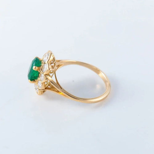 Bague 53 Bague en or jaune 18 ct avec émeraude et diamants 58 Facettes