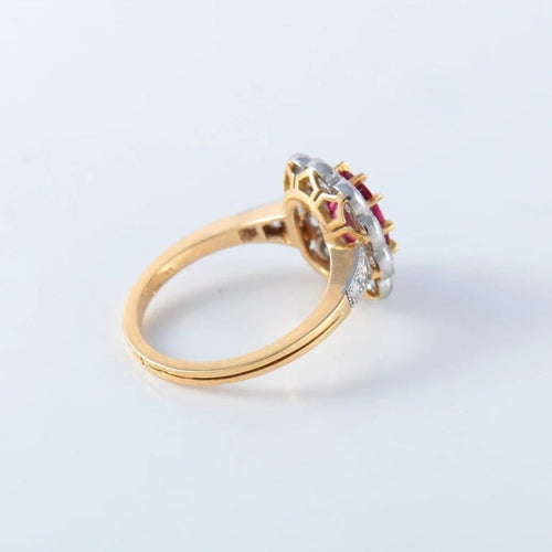 Bague 55 Bague en or jaune 18 ct et platine avec rubis et diamants 58 Facettes