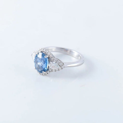 Bague 53 Bague en or blanc 18 ct avec saphir et diamants 58 Facettes