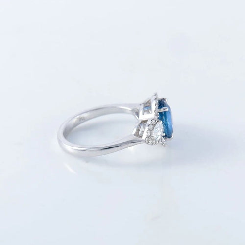 Bague 53 Bague en or blanc 18 ct avec saphir et diamants 58 Facettes