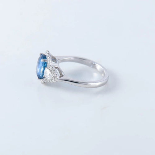 Bague 53 Bague en or blanc 18 ct avec saphir et diamants 58 Facettes