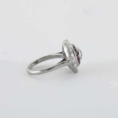 Bague 53.5 Bague style Art déco en platine avec diamants et rubis 58 Facettes