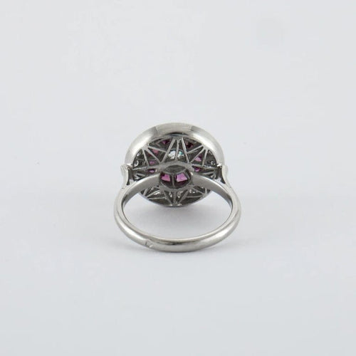 Bague 53.5 Bague style Art déco en platine avec diamants et rubis 58 Facettes
