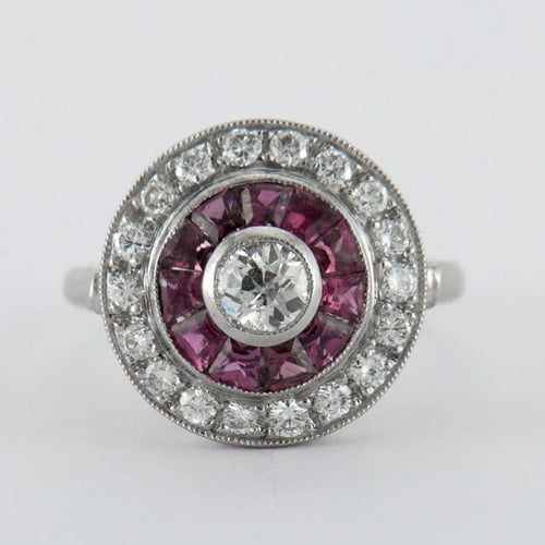 Bague 53.5 Bague style Art déco en platine avec diamants et rubis 58 Facettes