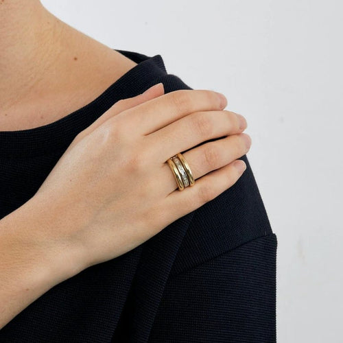 Bague 50 Poiray - Bague jonc trois corps en or jaune 18 carats et diamants 58 Facettes