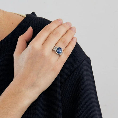 Bague 53 Bague Art déco en or blanc avec saphir de Ceylan et diamants 58 Facettes