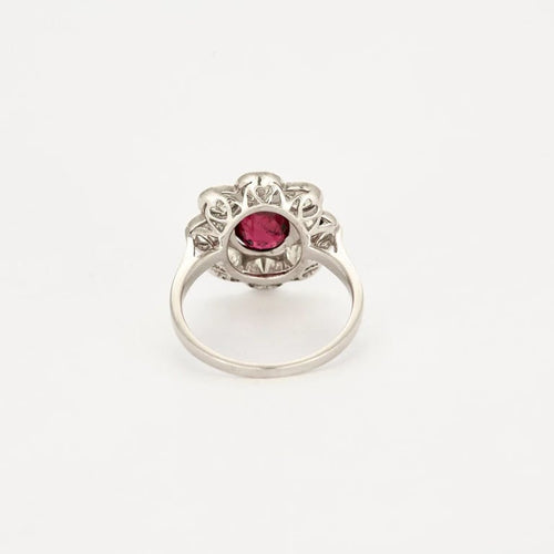 Bague 52 Bague marguerite en platine et or blanc, rubis et diamants 58 Facettes