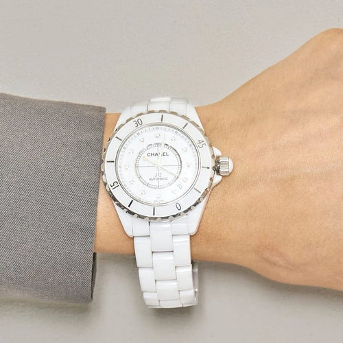 Montre Chanel J12 - Montre en céramique blanche et diamants 58 Facettes