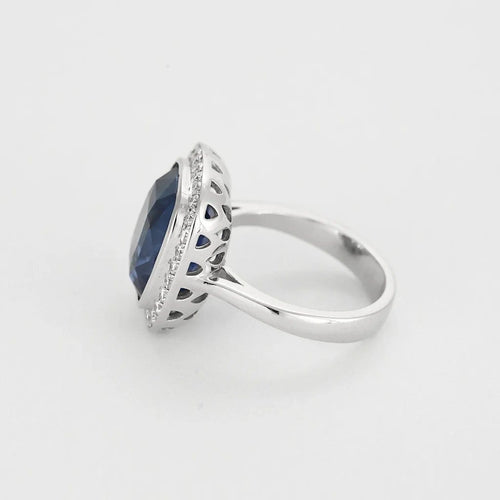 Bague 50 Bague en or blanc 18 K avec saphir de Ceylan et diamants 58 Facettes