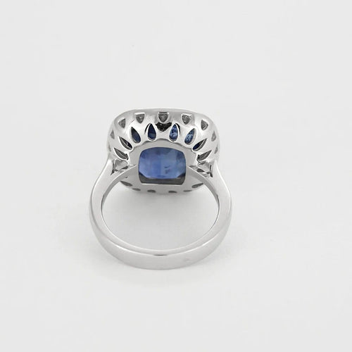 Bague 50 Bague en or blanc 18 K avec saphir de Ceylan et diamants 58 Facettes