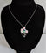 Pendentif Broche-pendentif panier de fleurs Art déco en or blanc 18 k 58 Facettes 446