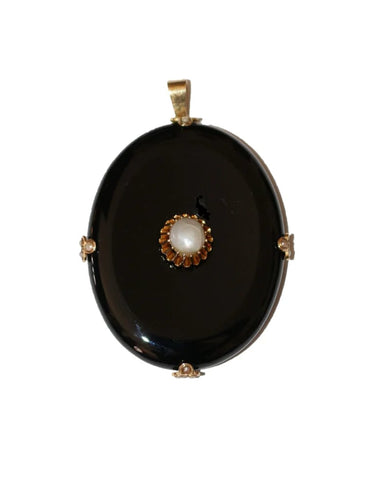 Pendentif Pendentif médaillon XIXe siècle en or jaune, onyx et perles 58 Facettes 468