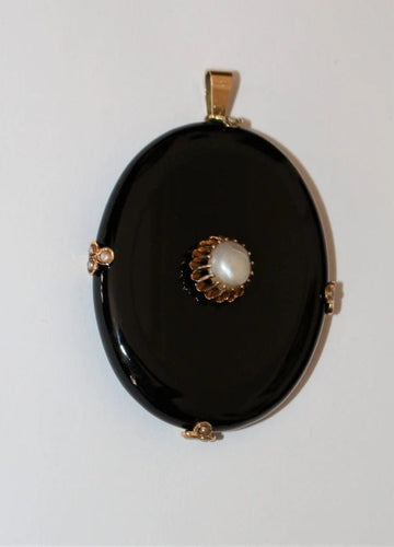 Pendentif Pendentif médaillon XIXe siècle en or jaune, onyx et perles 58 Facettes 468