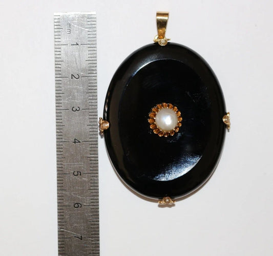 Pendentif Pendentif médaillon XIXe siècle en or jaune, onyx et perles 58 Facettes 468