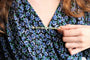 Broche Broche-barrette Art déco en or 18k avec émeraudes, perles et diamants 58 Facettes 525